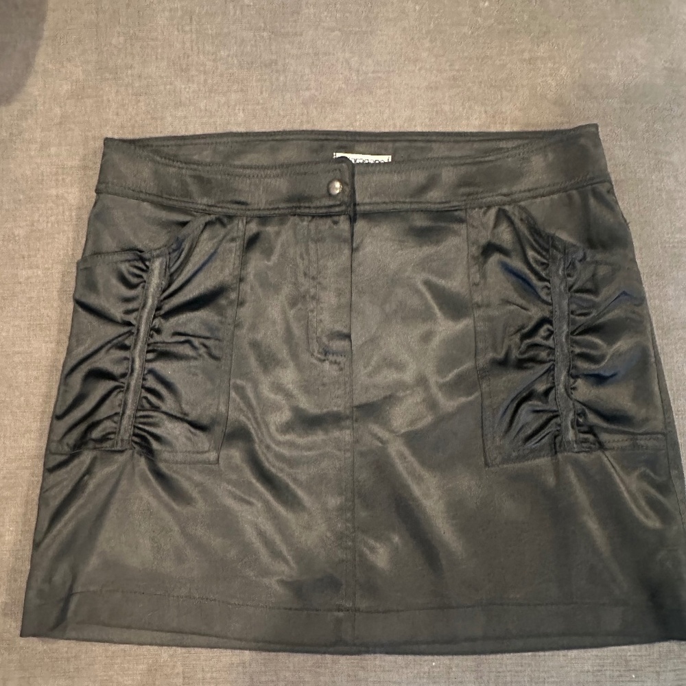 Black sharagano short mini skirt large rouching w pockets sexy fashionista